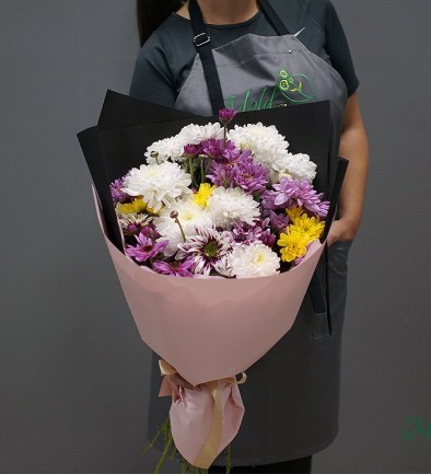 Bouquet of White, Yellow, and Pink Chrysanthemums photo 394x433